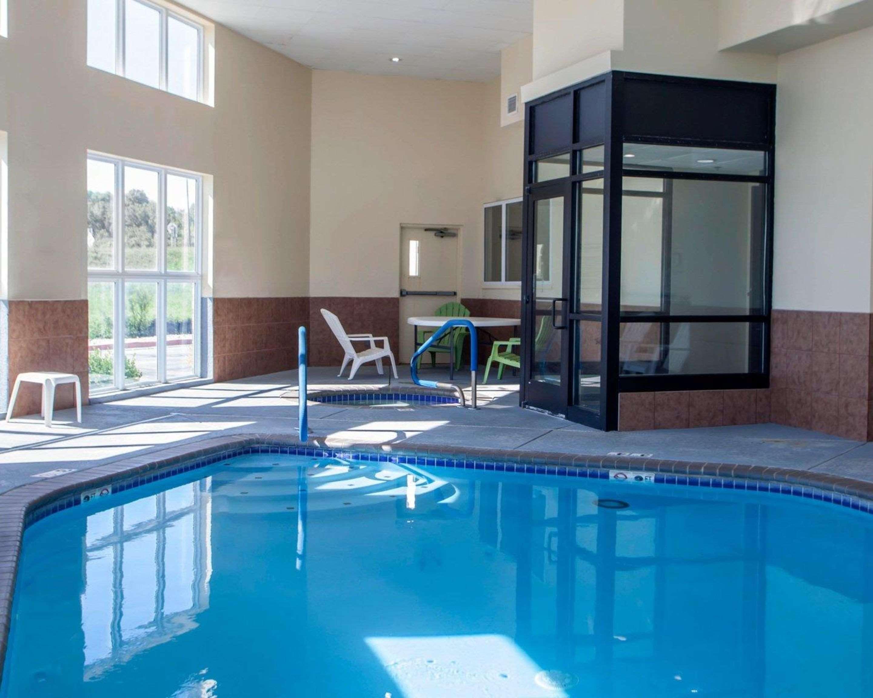 Comfort Inn & Suites Harrisonville Esterno foto