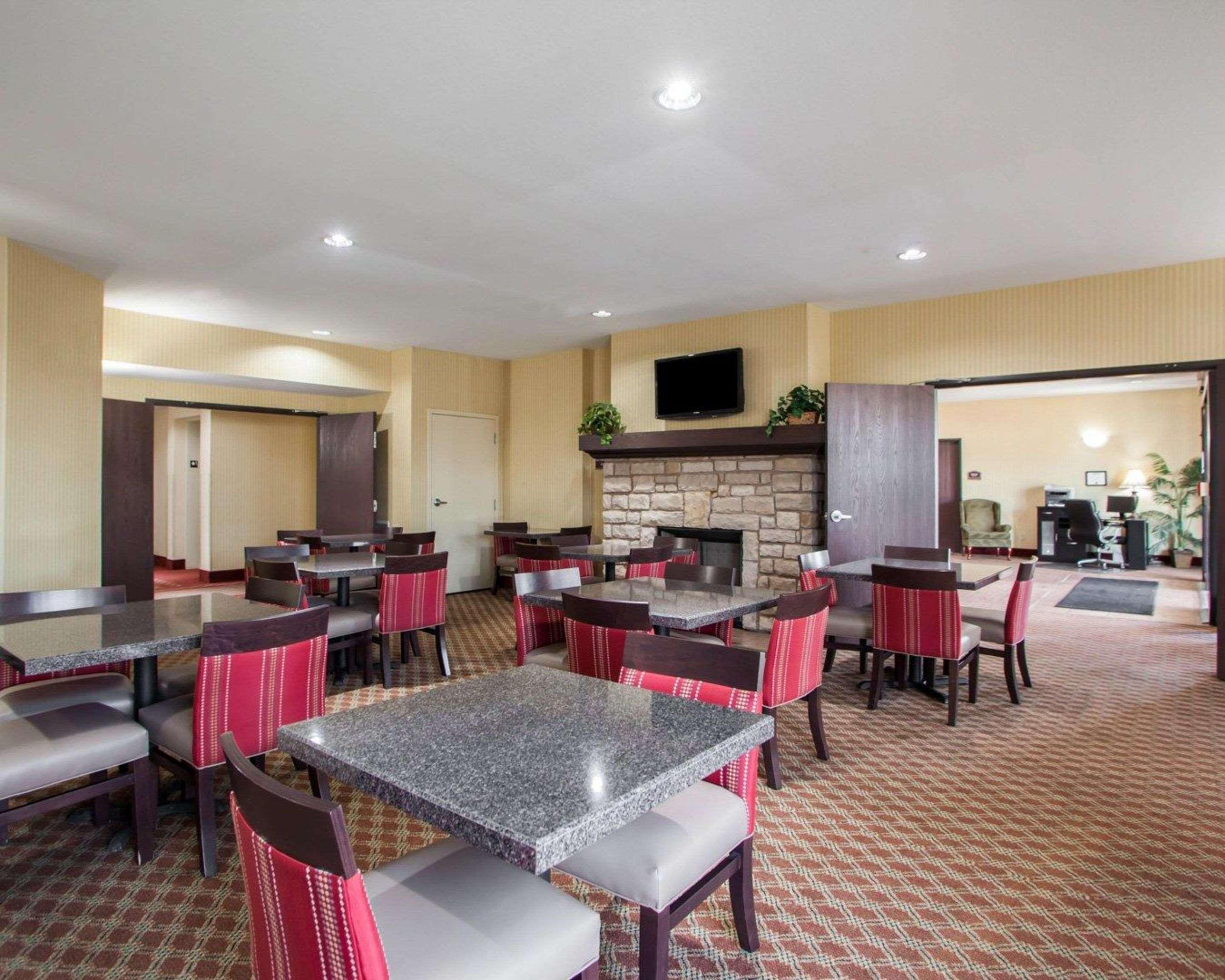 Comfort Inn & Suites Harrisonville Esterno foto