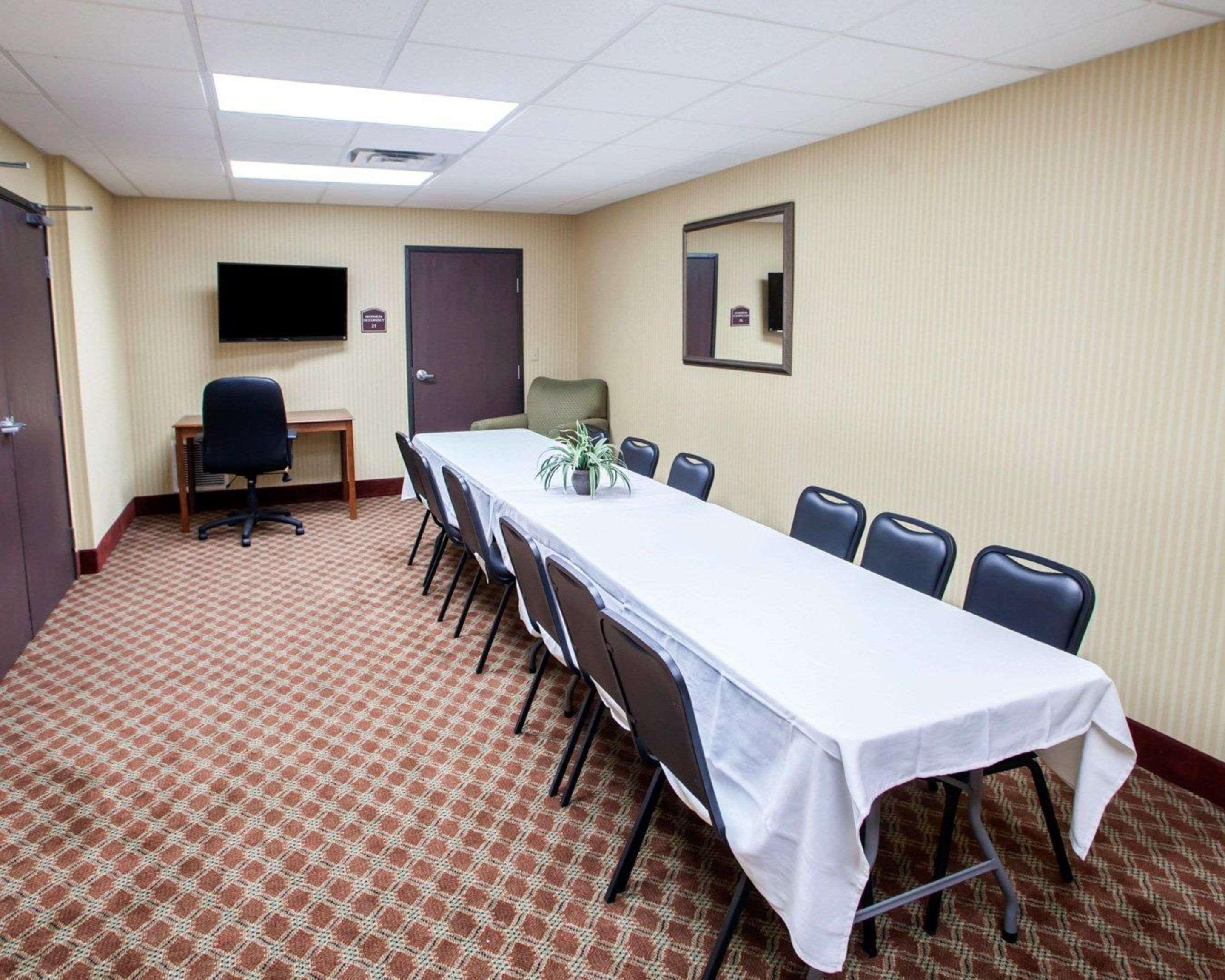Comfort Inn & Suites Harrisonville Esterno foto